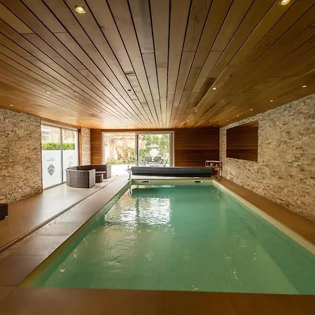 In With Indoor Pool & Near Waterfalls Coo