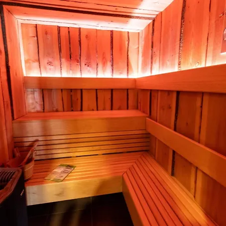 In With Indoor Pool & Near Waterfalls Feriehus