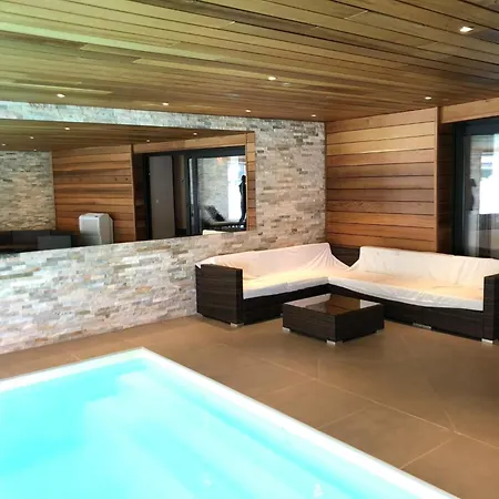 In With Indoor Pool & Near Waterfalls Feriehus